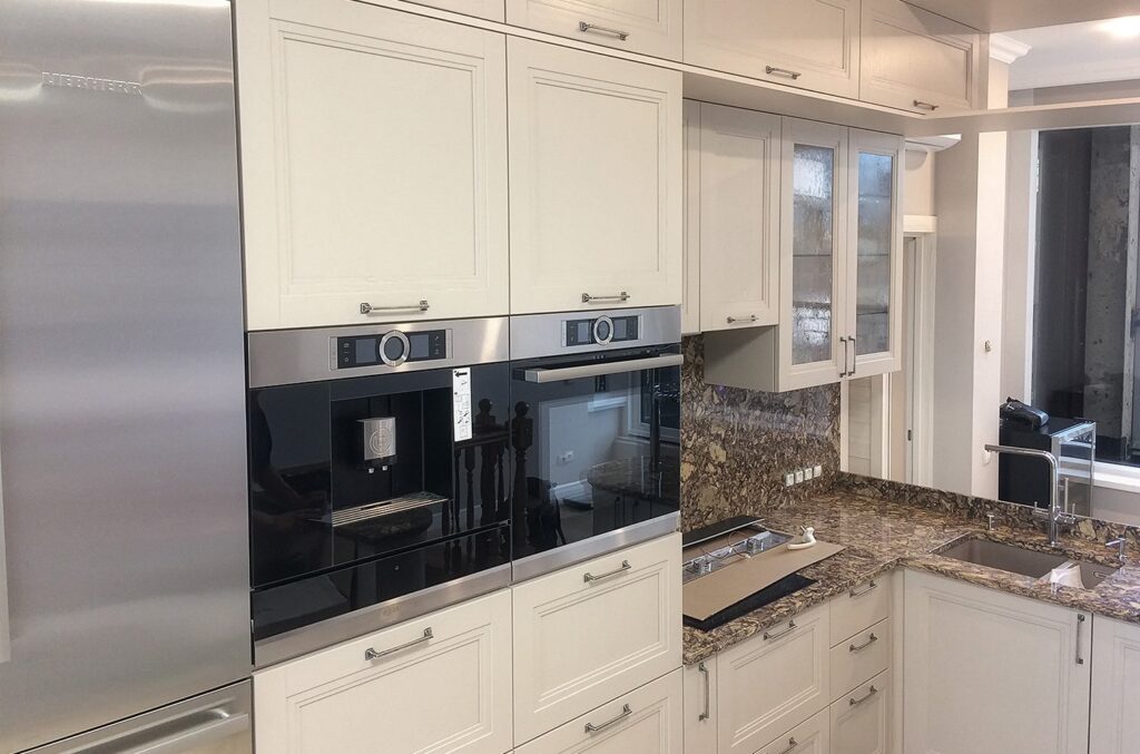 Почему цена современной кухни в СПб может сильно отличаться